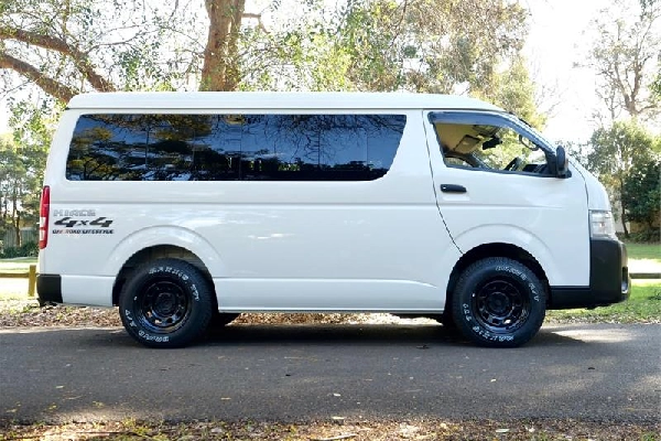 Hiace 4WD Campervan vs Motorhomes – A Practical Comparison