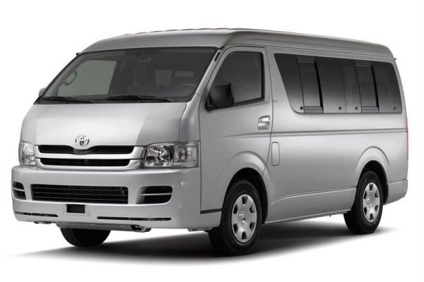 Hiace vs LandCruiser for Mining Support Vehicles in WA – Which One Makes More Sense?