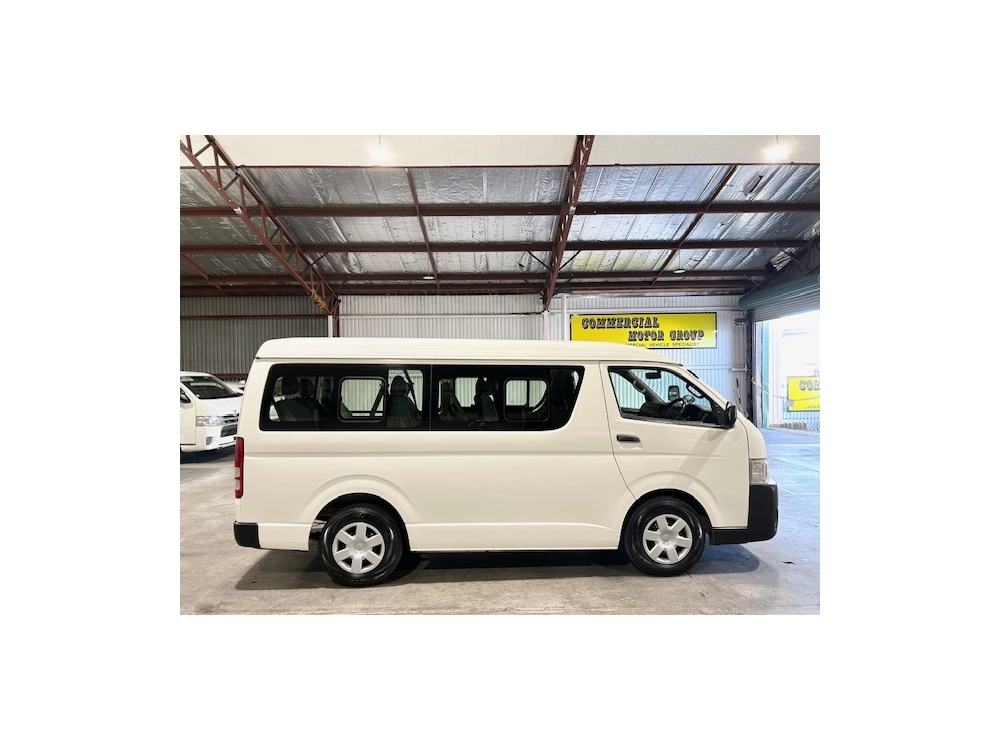 2016 Toyota Hiace LWB **10 SEATERS**
