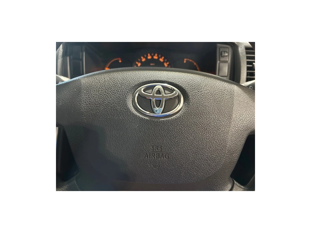 2016 Toyota Hiace LWB **10 SEATERS**