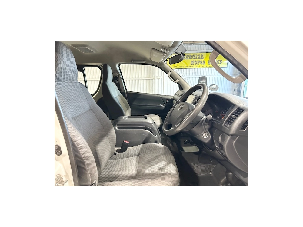 2016 Toyota Hiace LWB **10 SEATERS**