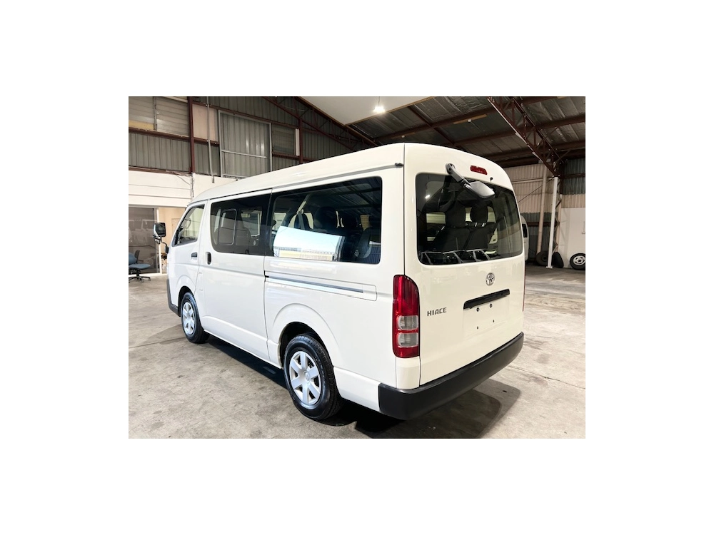 2016 Toyota Hiace LWB **10 SEATERS**