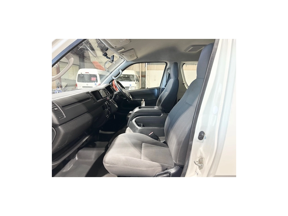 2016 Toyota Hiace LWB **10 SEATERS**