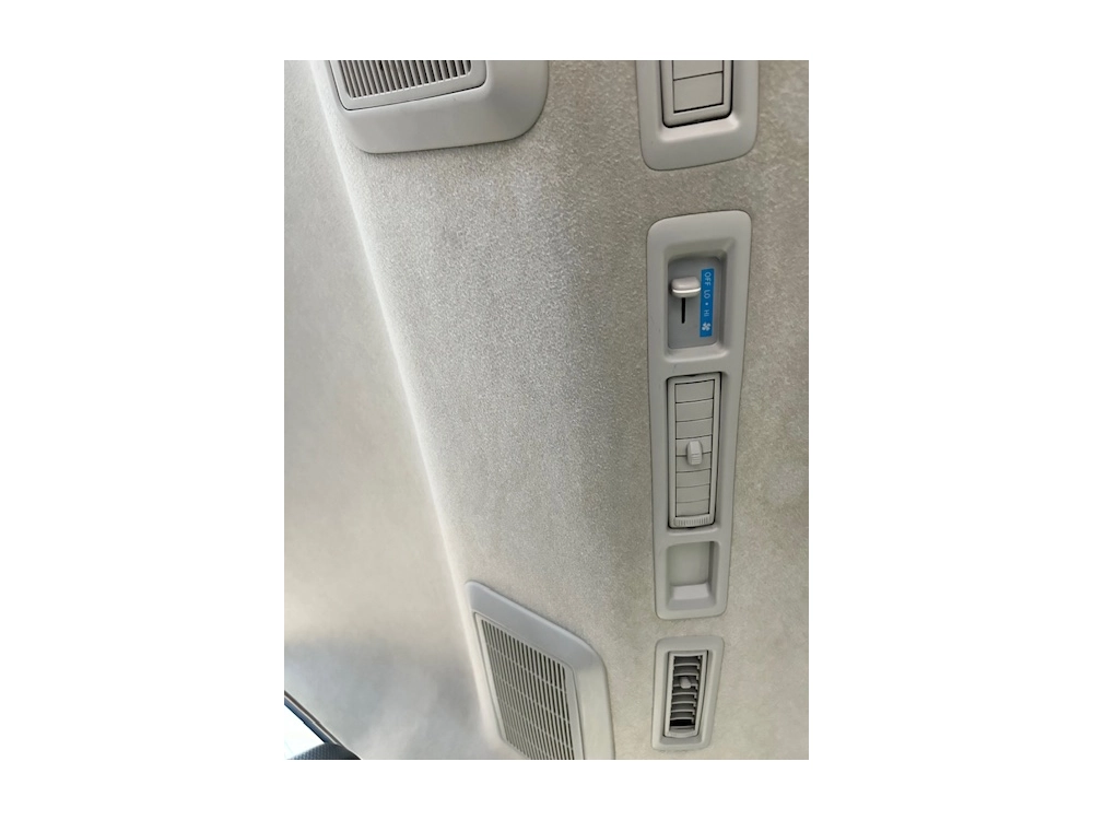 2016 Toyota Hiace LWB **10 SEATERS**