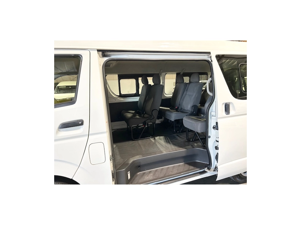 2016 Toyota Hiace LWB **10 SEATERS**