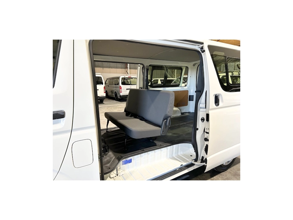 2019 Toyota Hiace 6 SEATERS 100km Only