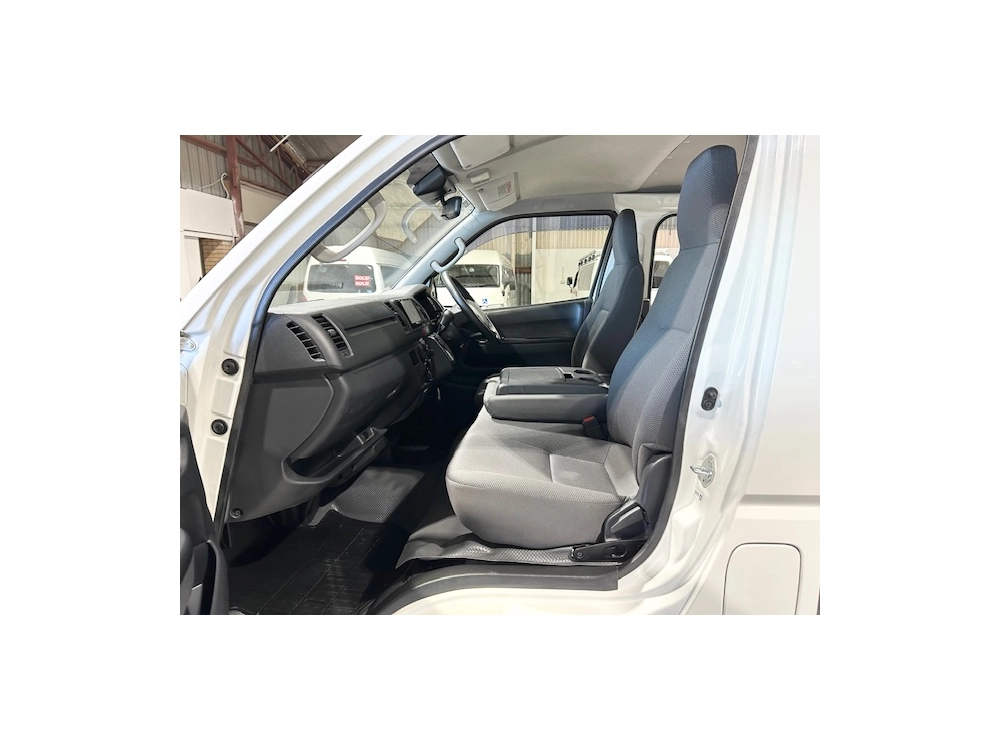 2019 Toyota Hiace 6 SEATERS 100km Only