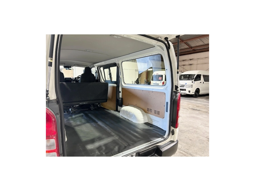 2019 Toyota Hiace 6 SEATERS 100km Only