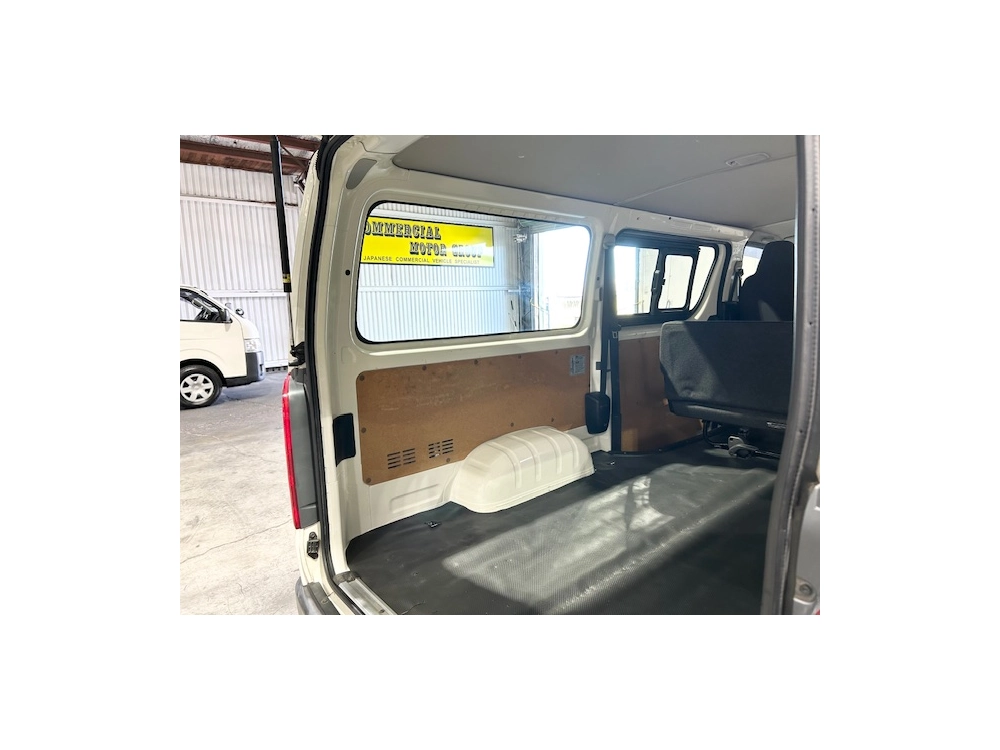 2019 Toyota Hiace 6 SEATERS 100km Only