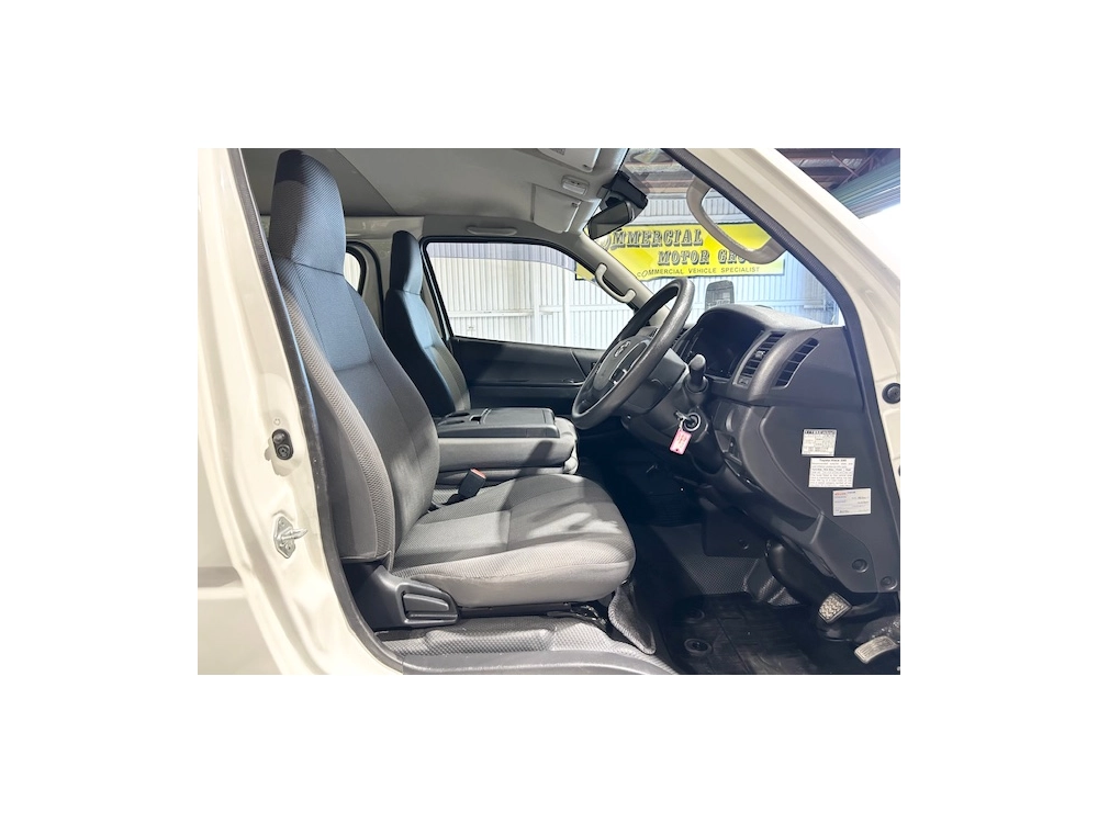 2019 Toyota Hiace 6 SEATERS 100km Only