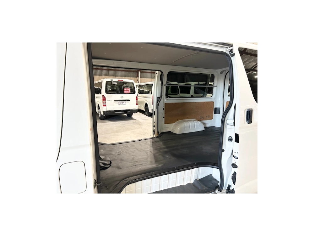 2021 Toyota Hiace Latest Facelift Model =4X4= Super Low 103km 