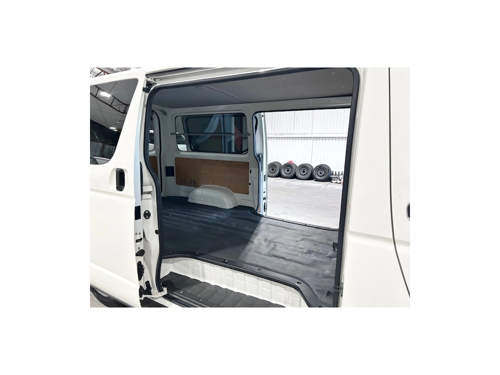 2021 Toyota Hiace Latest Facelift Model =4X4= Super Low 103km 