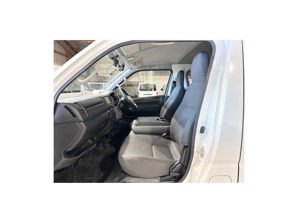 2019 Toyota Hiace =4x4= 6 or 9 Seaters