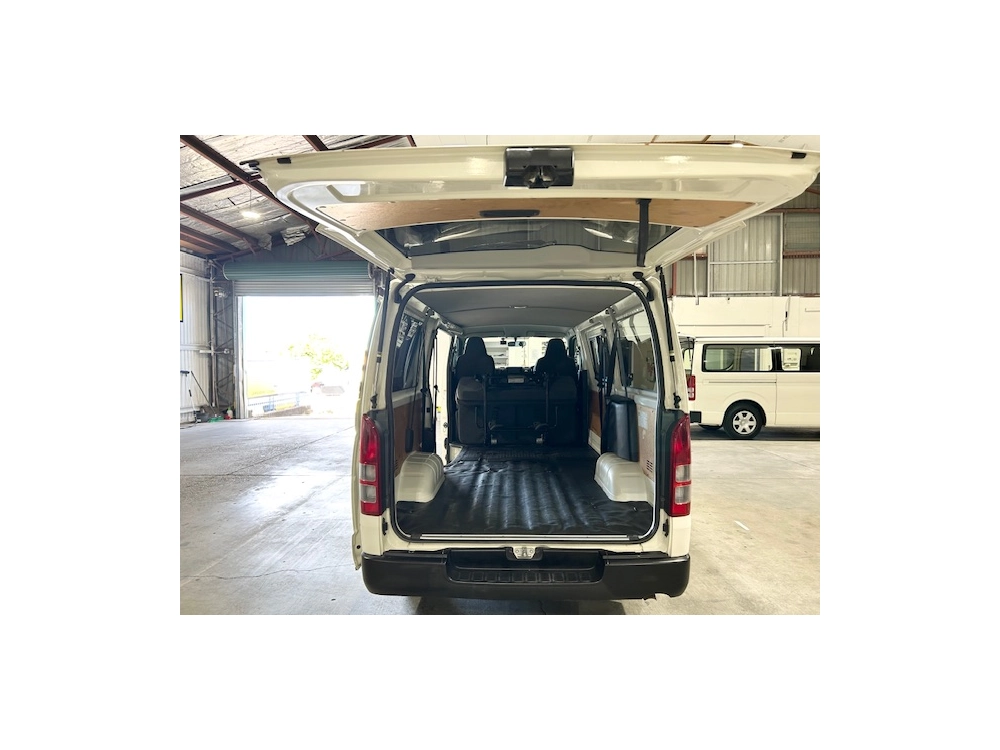 2019 Toyota Hiace =4x4= 6 or 9 Seaters
