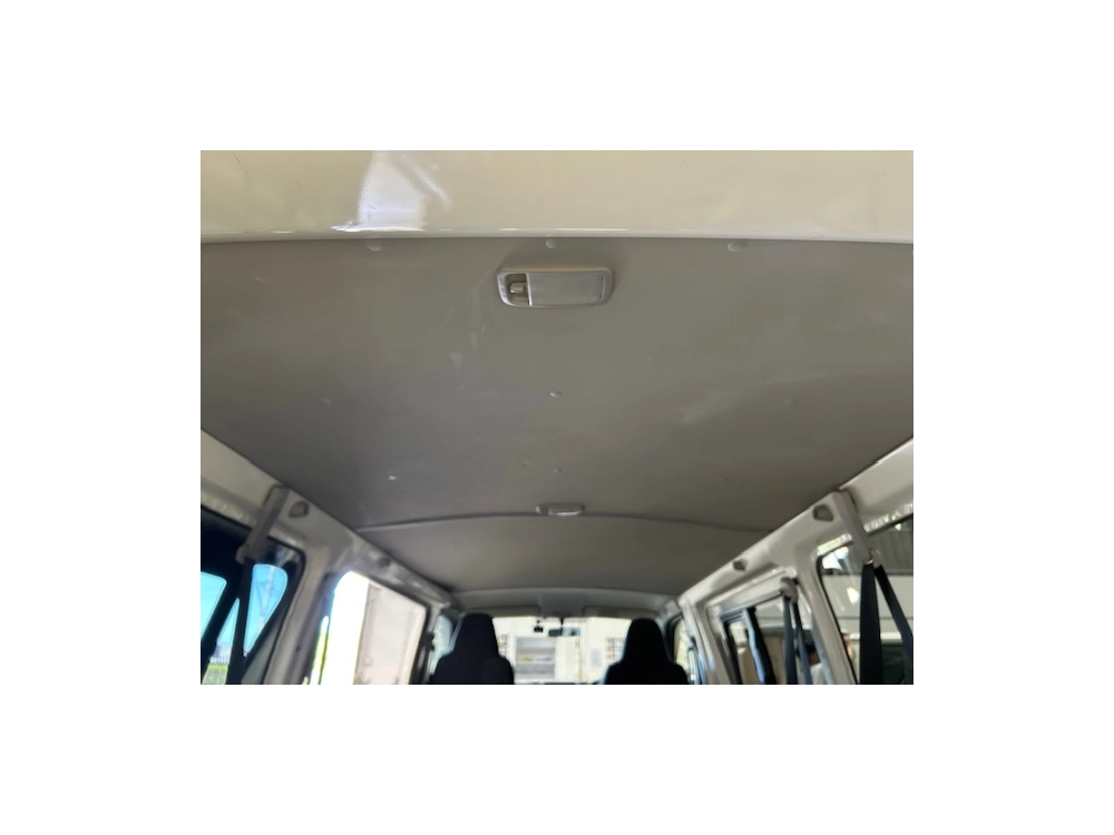 2019 Toyota Hiace =4x4= 6 or 9 Seaters