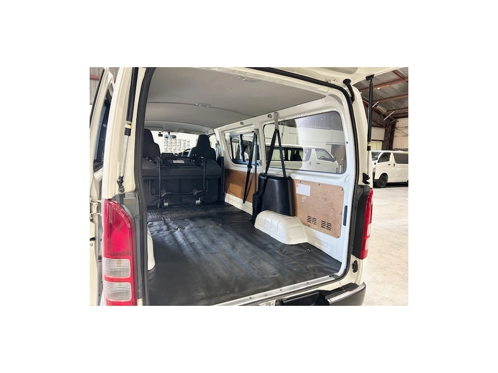 2019 Toyota Hiace =4x4= 6 or 9 Seaters