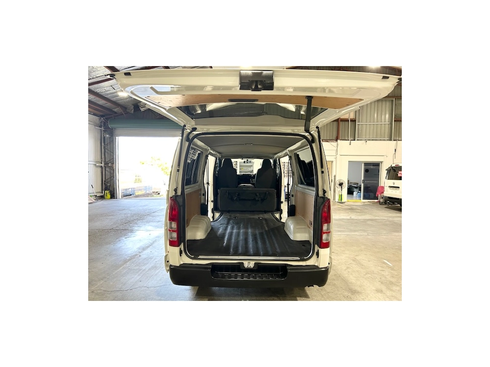 2020 Toyota Hiace ==FULL TIME 4WD== 2.8L DIESEL