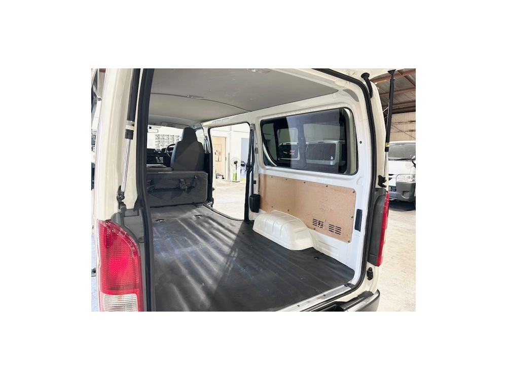 2020 Toyota Hiace ==FULL TIME 4WD== 2.8L DIESEL