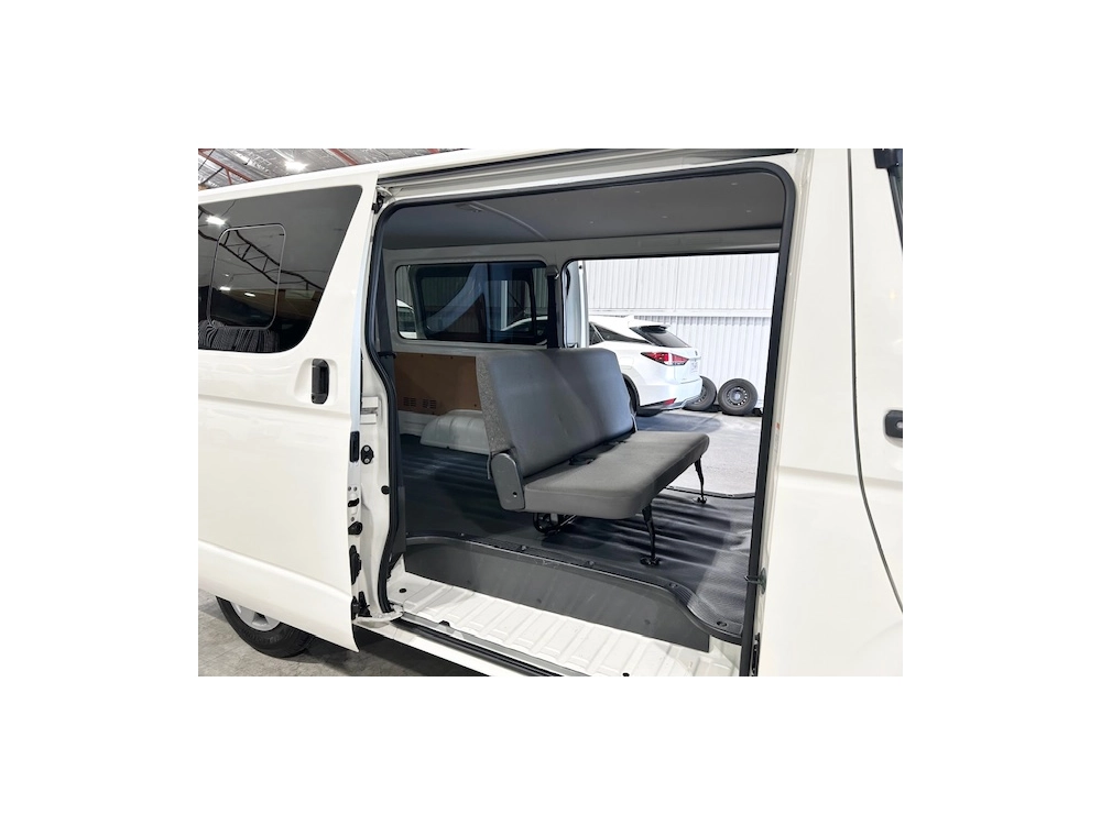 2020 Toyota Hiace ==FULL TIME 4WD== 2.8L DIESEL