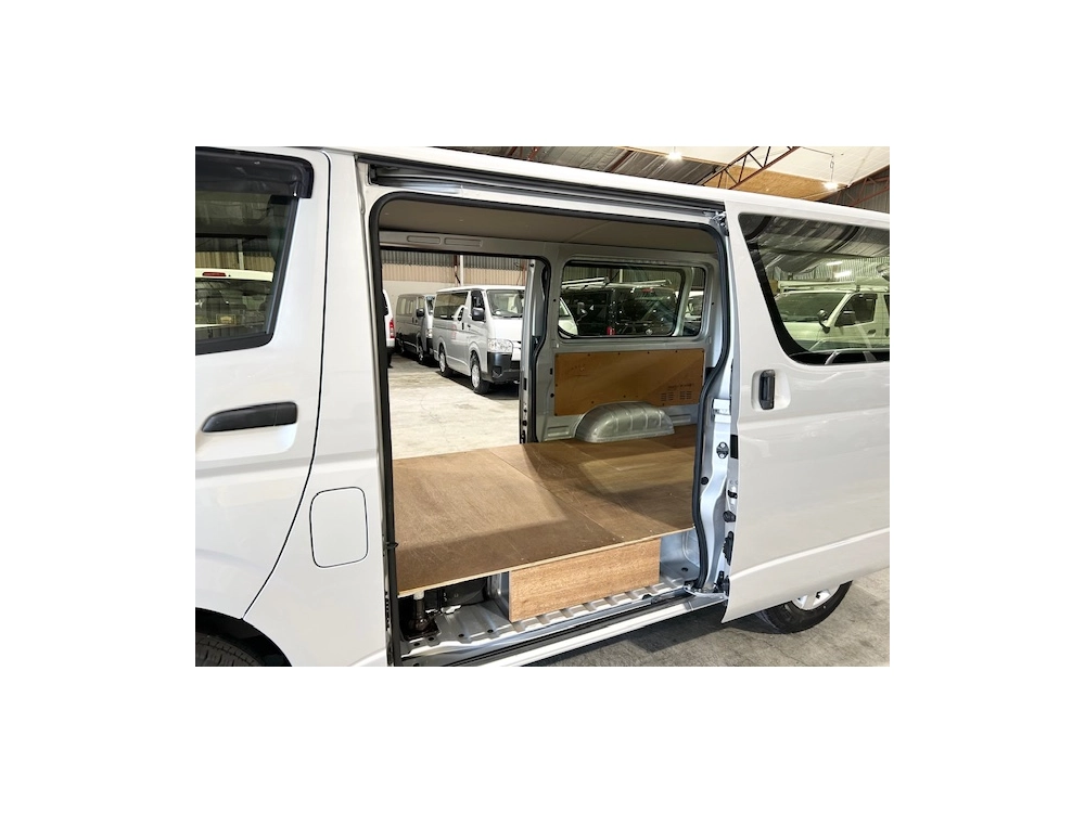 2019 Toyota Hiace == Super Low 104km == *** 4WD 4WD 4WD ***