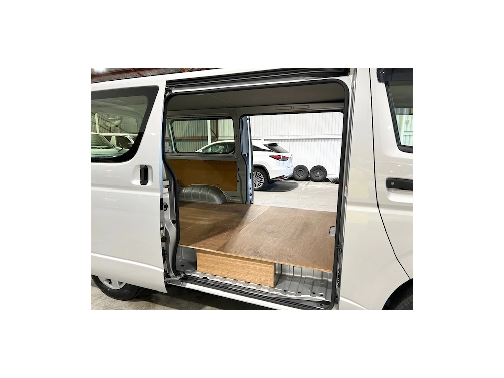 2019 Toyota Hiace == Super Low 104km == *** 4WD 4WD 4WD ***