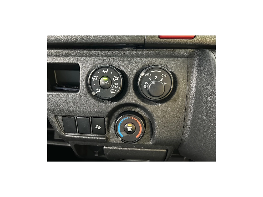 2019 Toyota Hiace == Super Low 104km == *** 4WD 4WD 4WD ***