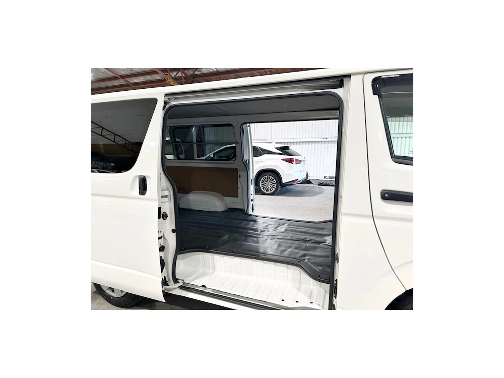 2020 Toyota Hiace ==4x4 4x4 4x4== Super Low 105kms