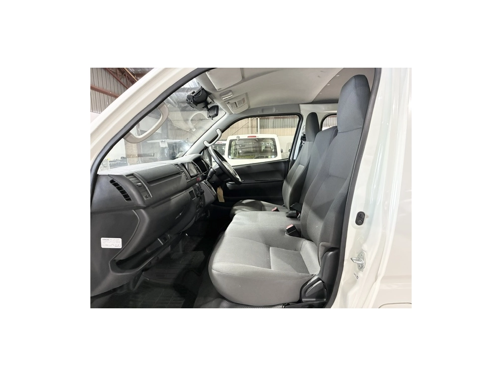 2022 Toyota Hiace 4X4 FACELIFT MODEL / 6 SEATER!!