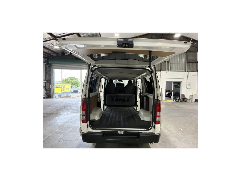 2022 Toyota Hiace 4X4 FACELIFT MODEL / 6 SEATER!!