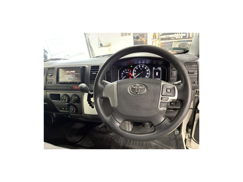 2022 Toyota Hiace 4X4 FACELIFT MODEL / 6 SEATER!!