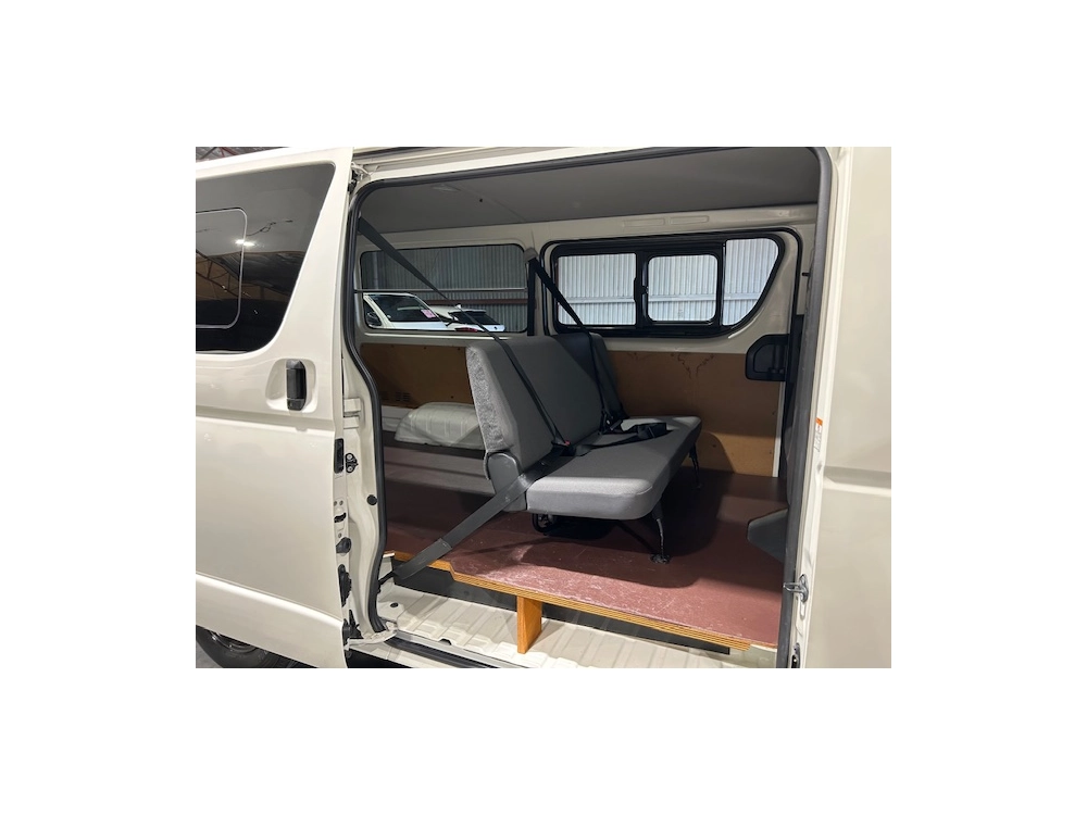 2018 Toyota Hiace LWB ***$4100 REDUCED*** 6 SEATERS / TIMBER FLOOR!