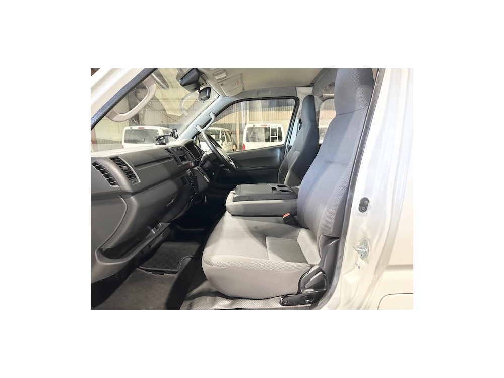 2018 Toyota Hiace LWB ***$4100 REDUCED*** 6 SEATERS / TIMBER FLOOR!