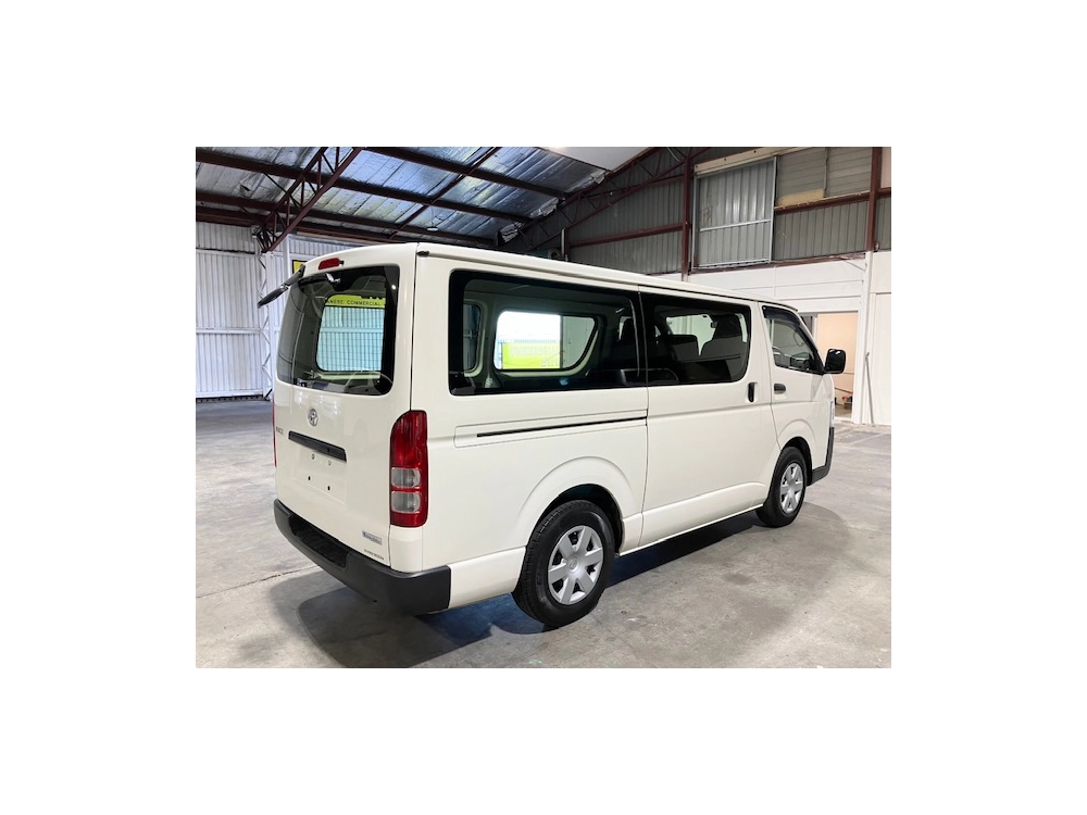 2018 Toyota Hiace 2.8L *** $4000 REDUCED *** --6 SEATERS--