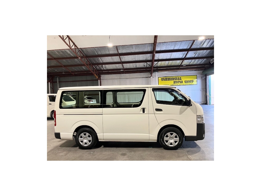2018 Toyota Hiace 2.8L *** $4000 REDUCED *** --6 SEATERS--