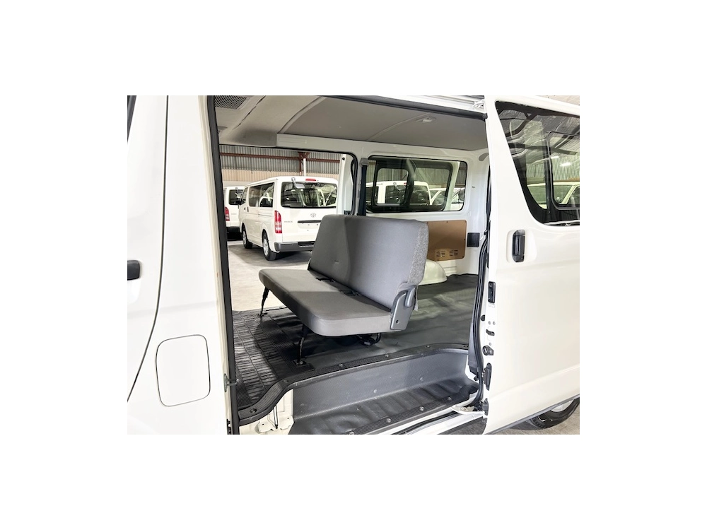 2020 Toyota Hiace =4x4= Dual Airbags ** FULL OPTION **