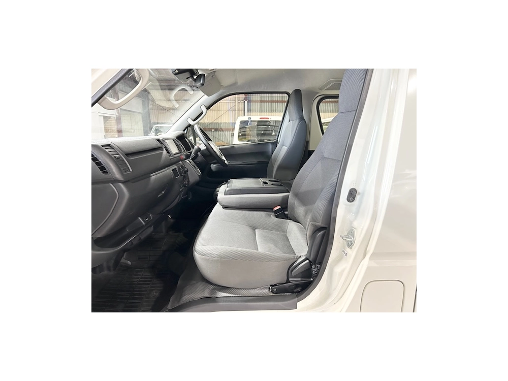 2020 Toyota Hiace =4x4= Dual Airbags ** FULL OPTION **