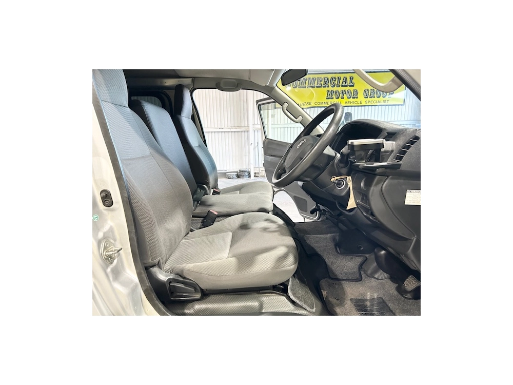 2015 Toyota Hiace =4X4= 