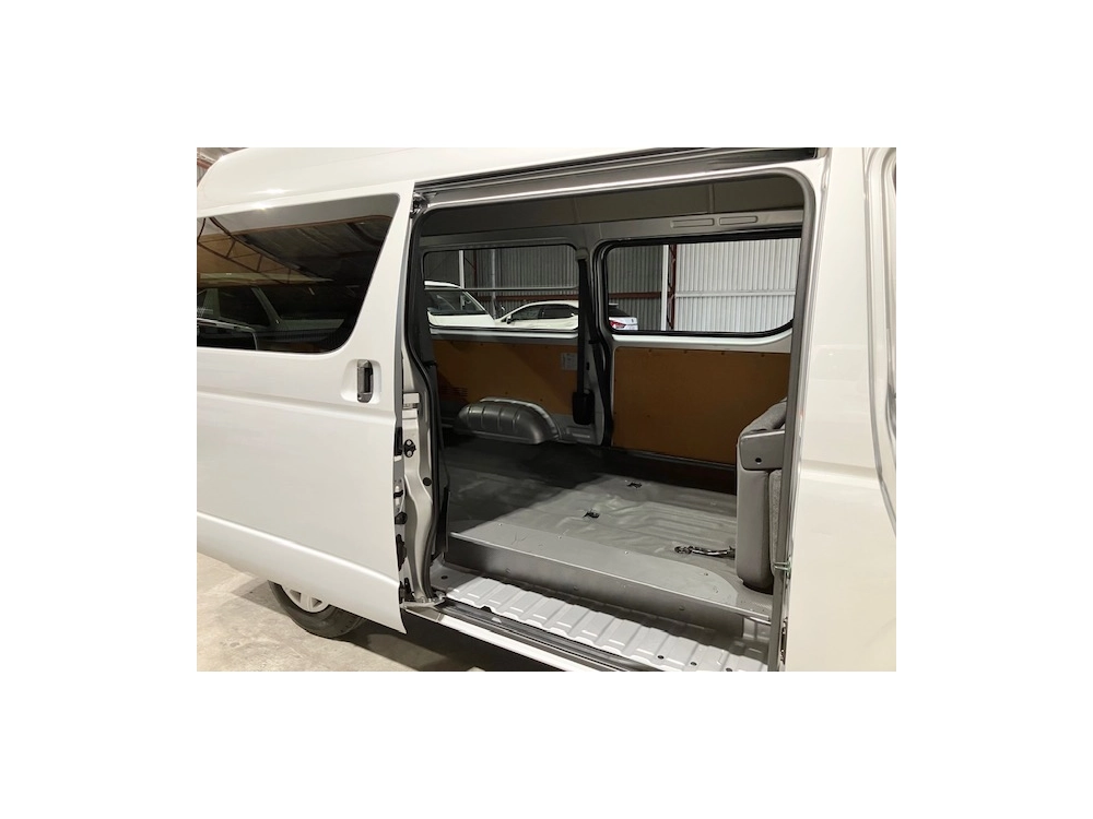 2016 TOYOTA HIACE LWB **LAST HIGHROOF** WAS $38,995 NOW$34,995