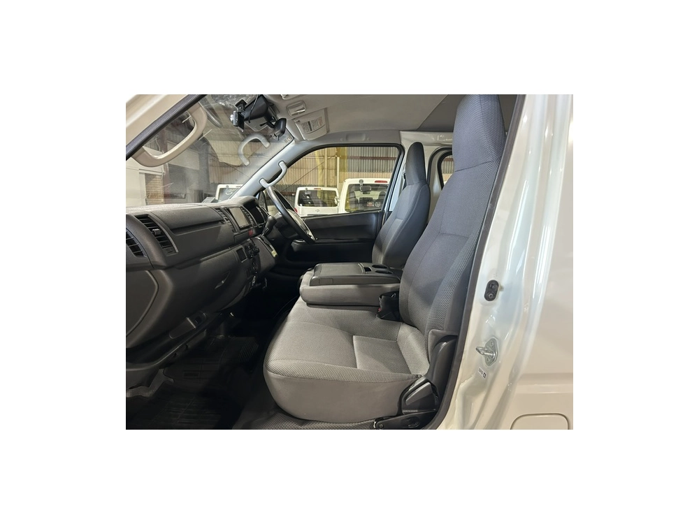 2020 =4X4= FACELIFT Model Toyota Hiace 6 Seater **MID YEAR SUPER SALE** 