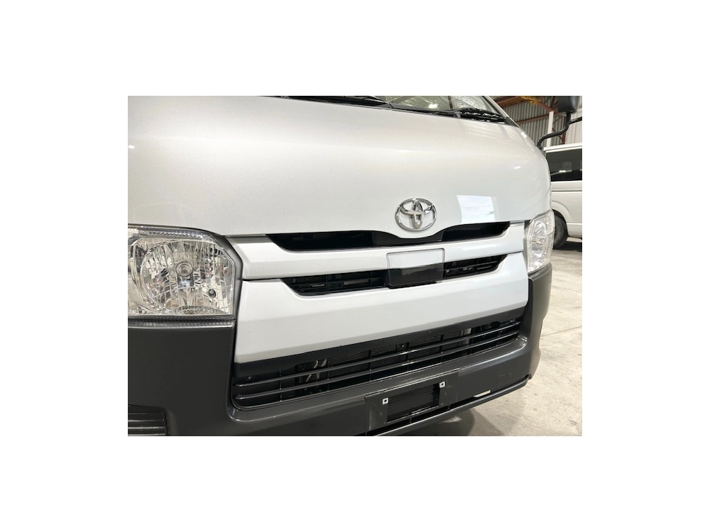 2020 Toyota Hiace = FULL TIME 4WD = 