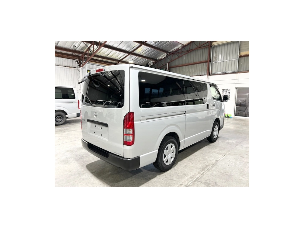 2020 Toyota Hiace = FULL TIME 4WD = 