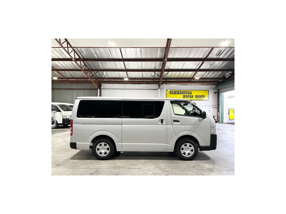 2020 Toyota Hiace = FULL TIME 4WD = 