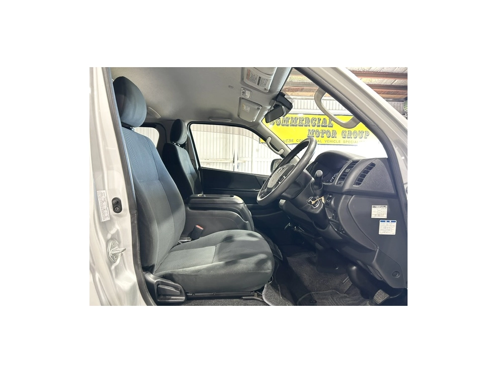 2018 Toyota Hiace = 4X4 = SUPER GL ** FULL OPTIONS **