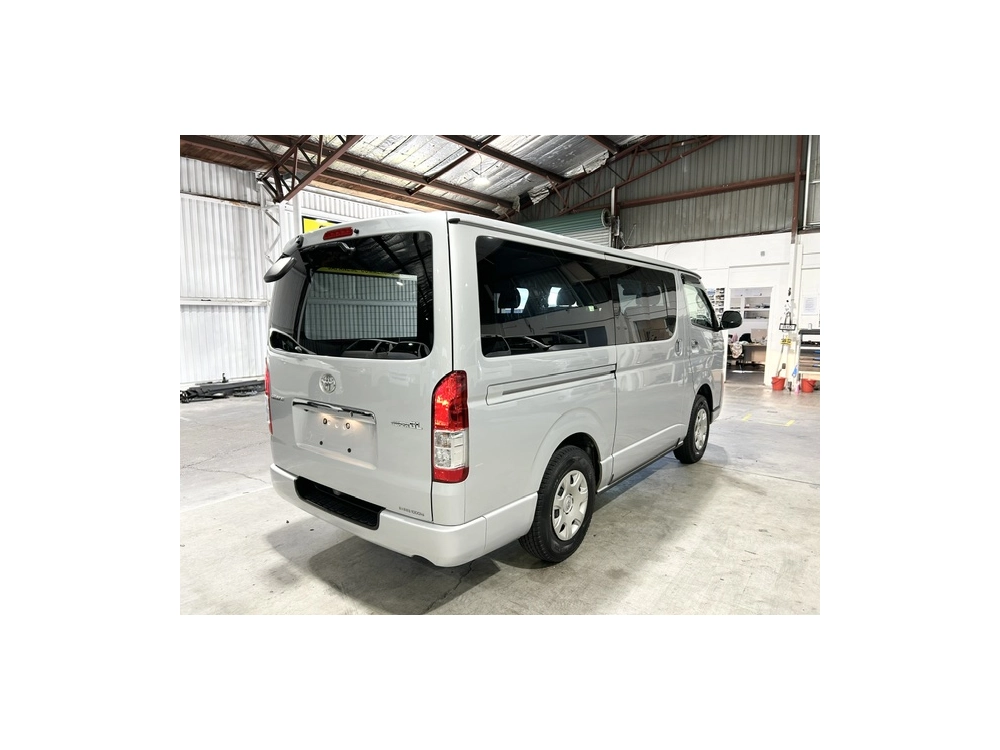 2018 Toyota Hiace = 4X4 = SUPER GL ** FULL OPTIONS **