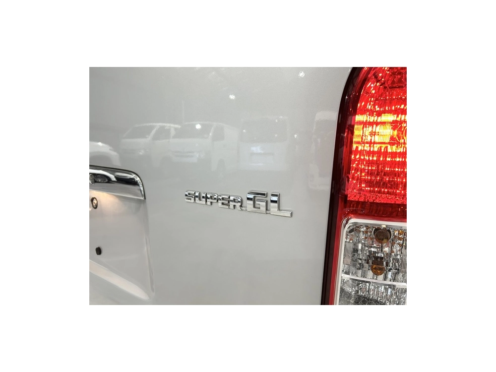 2018 Toyota Hiace = 4X4 = SUPER GL ** FULL OPTIONS **