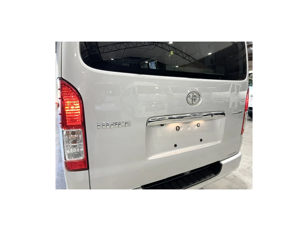 2018 Toyota Hiace = 4X4 = SUPER GL ** FULL OPTIONS **