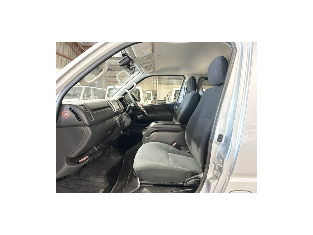 2018 Toyota Hiace = 4X4 = SUPER GL ** FULL OPTIONS **