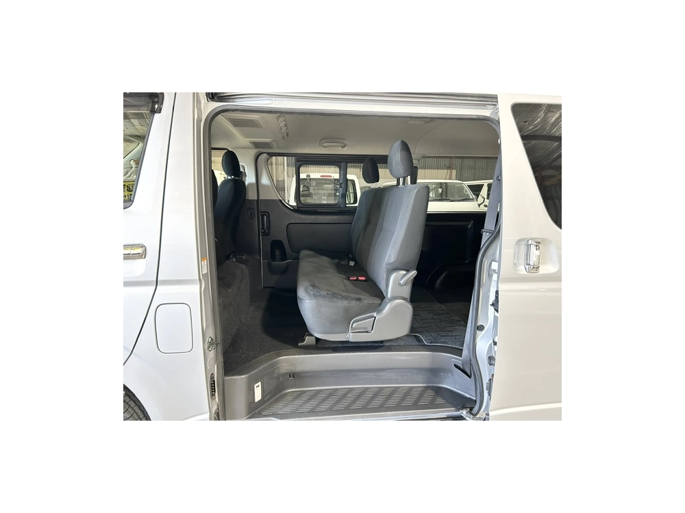 2018 Toyota Hiace = 4X4 = SUPER GL ** FULL OPTIONS **
