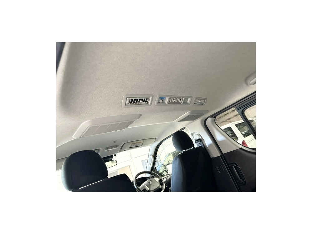 2018 Toyota Hiace = 4X4 = SUPER GL ** FULL OPTIONS **