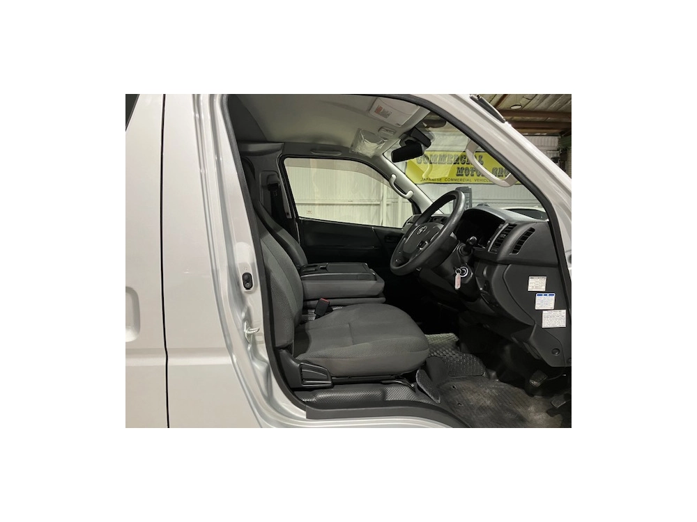 2018 TOYOTA HIACE 2.8L DIESEL TURBO **WAS $33,995 NOW $31,495